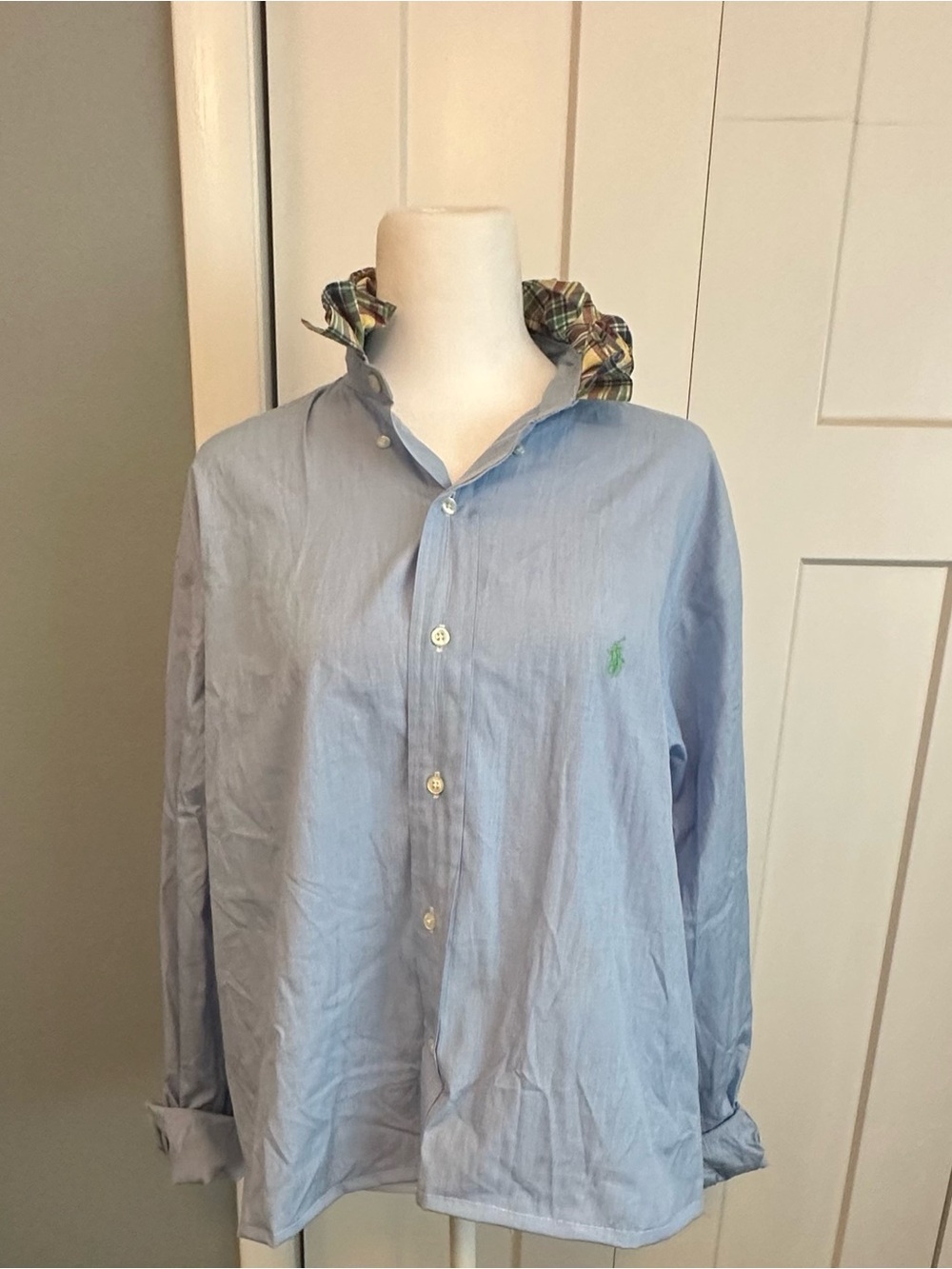 Women - Upcycled (reworked) men’sshirt with ruffled collar Ralph lauren
